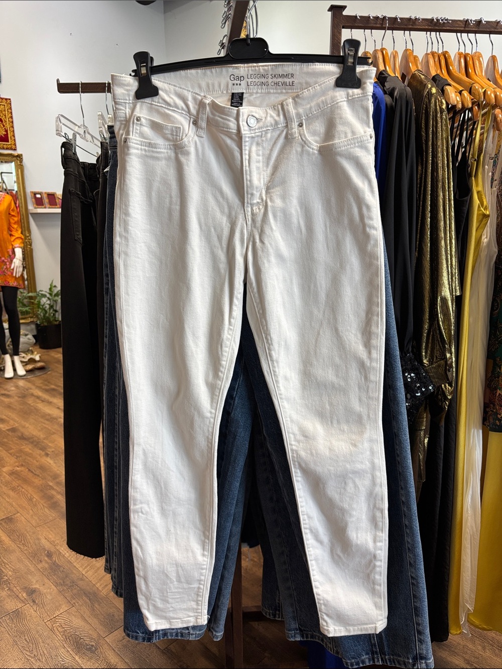 GAP White Women’s Legging Skimmer Jeans